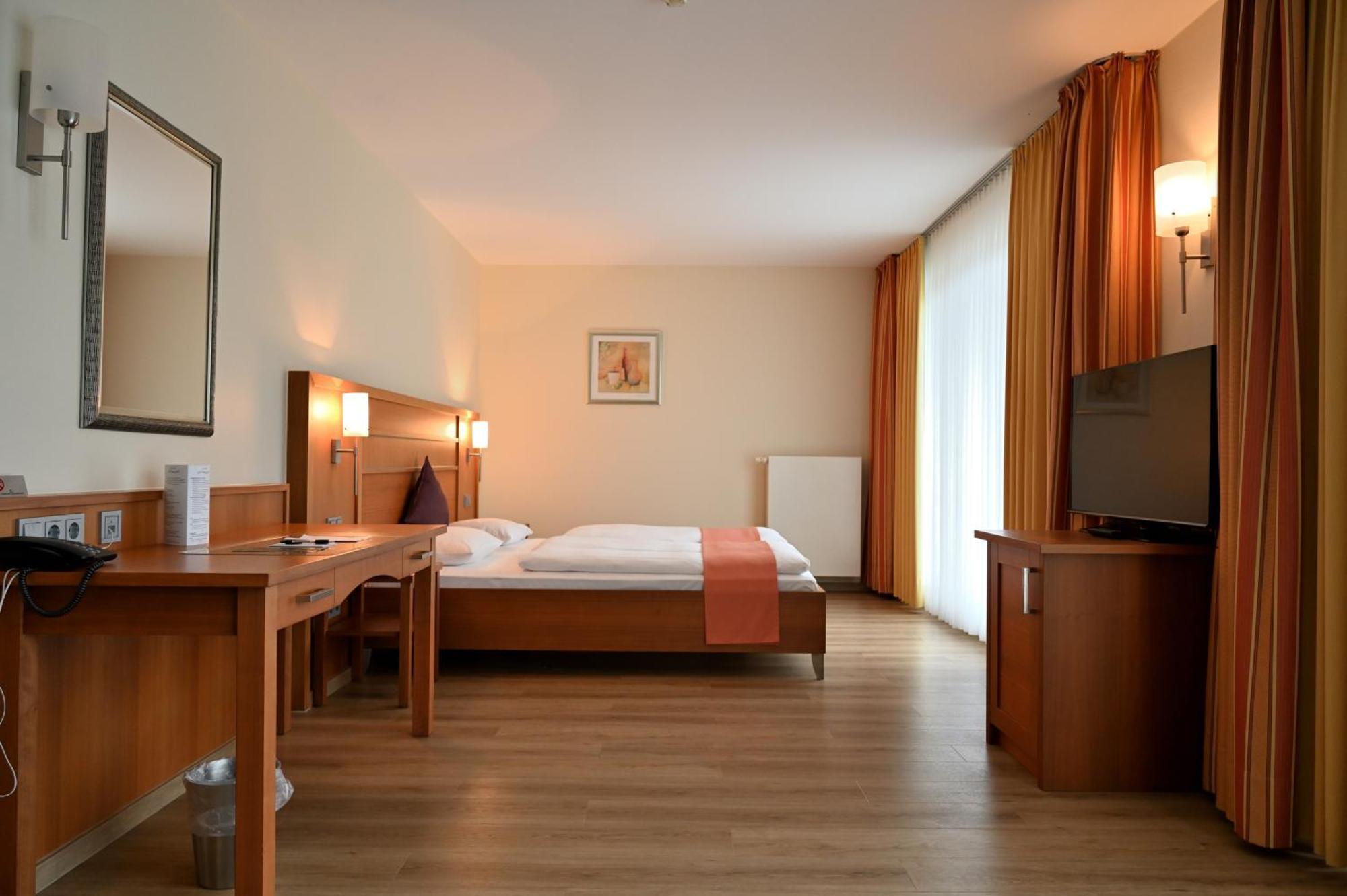 Hotel Ramada By Wyndham Duesseldorf Ratingen Exterior foto