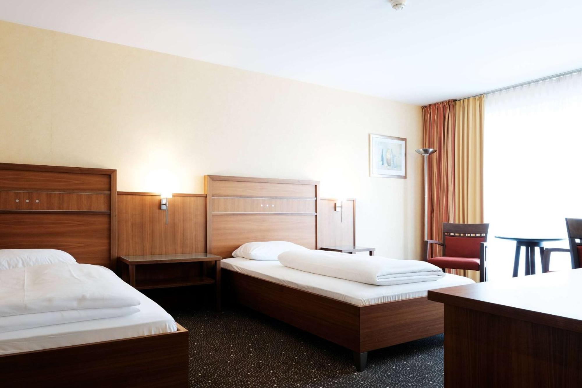 Hotel Ramada By Wyndham Duesseldorf Ratingen Exterior foto