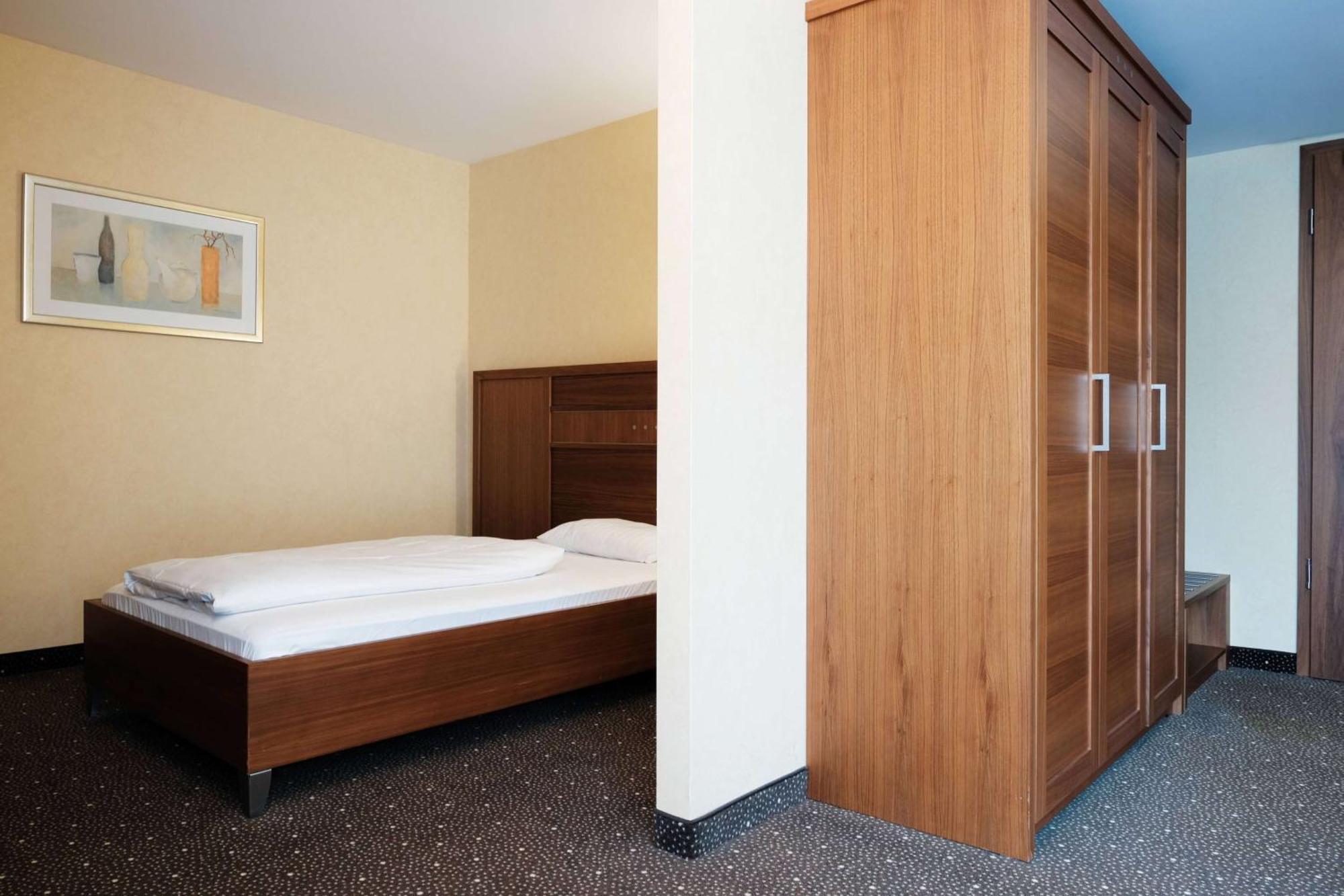 Hotel Ramada By Wyndham Duesseldorf Ratingen Exterior foto