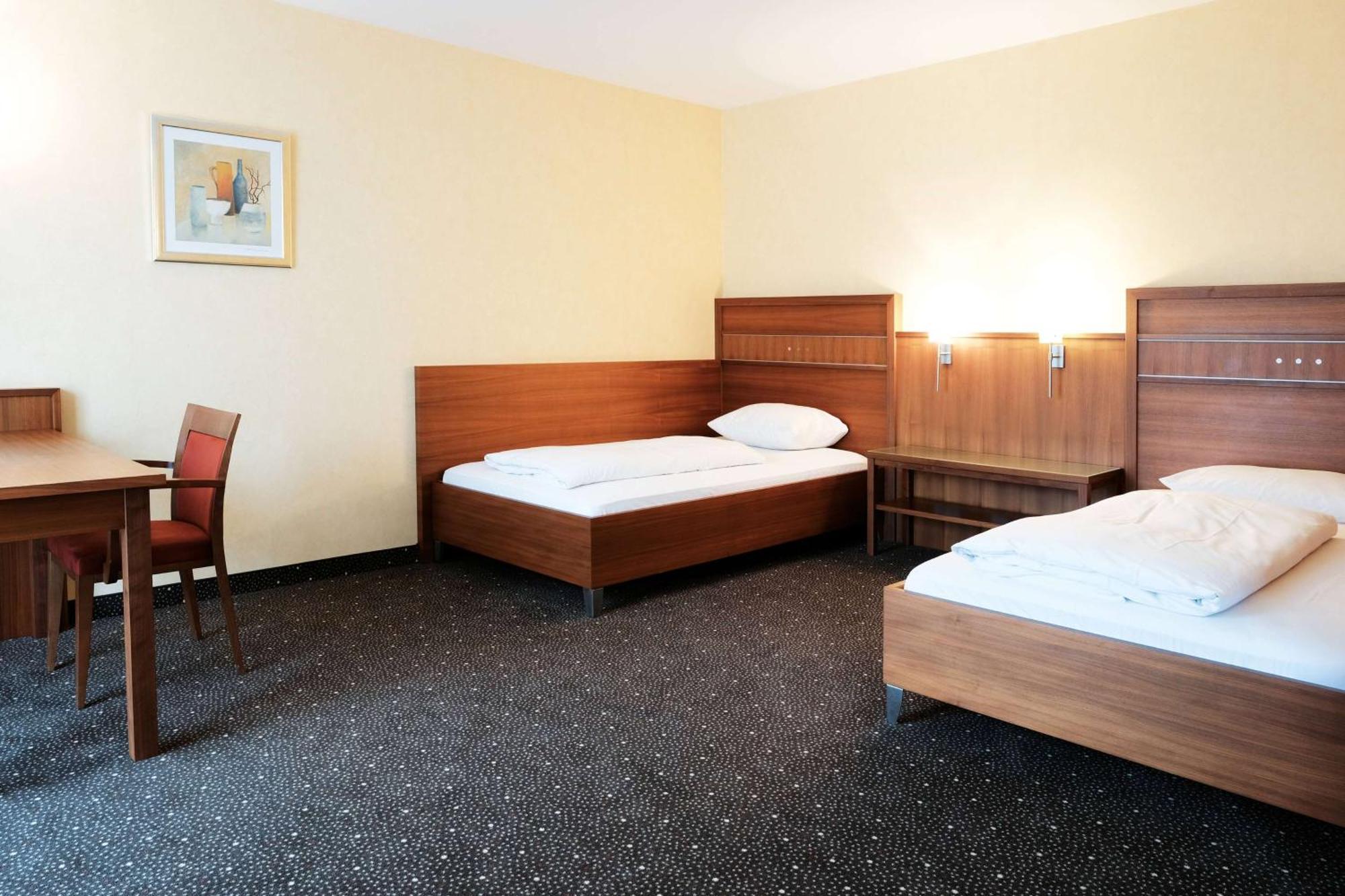 Hotel Ramada By Wyndham Duesseldorf Ratingen Exterior foto