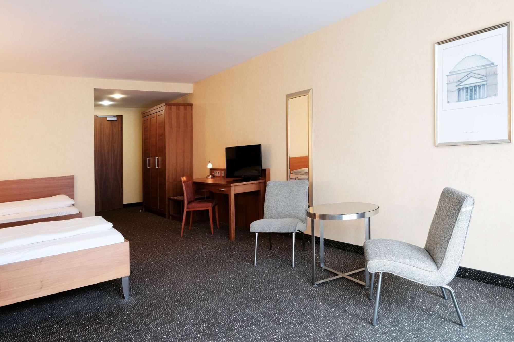 Hotel Ramada By Wyndham Duesseldorf Ratingen Exterior foto