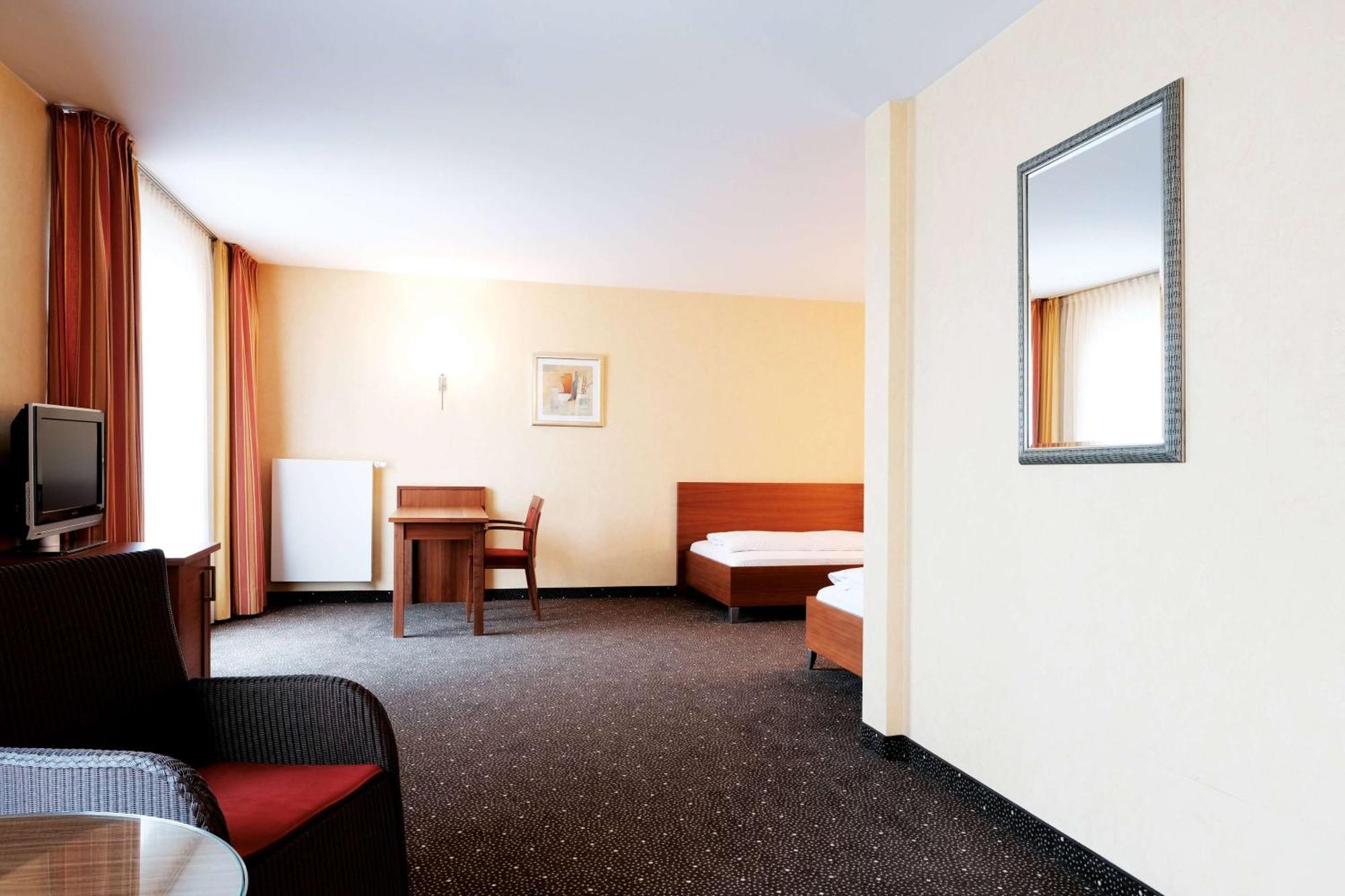 Hotel Ramada By Wyndham Duesseldorf Ratingen Exterior foto