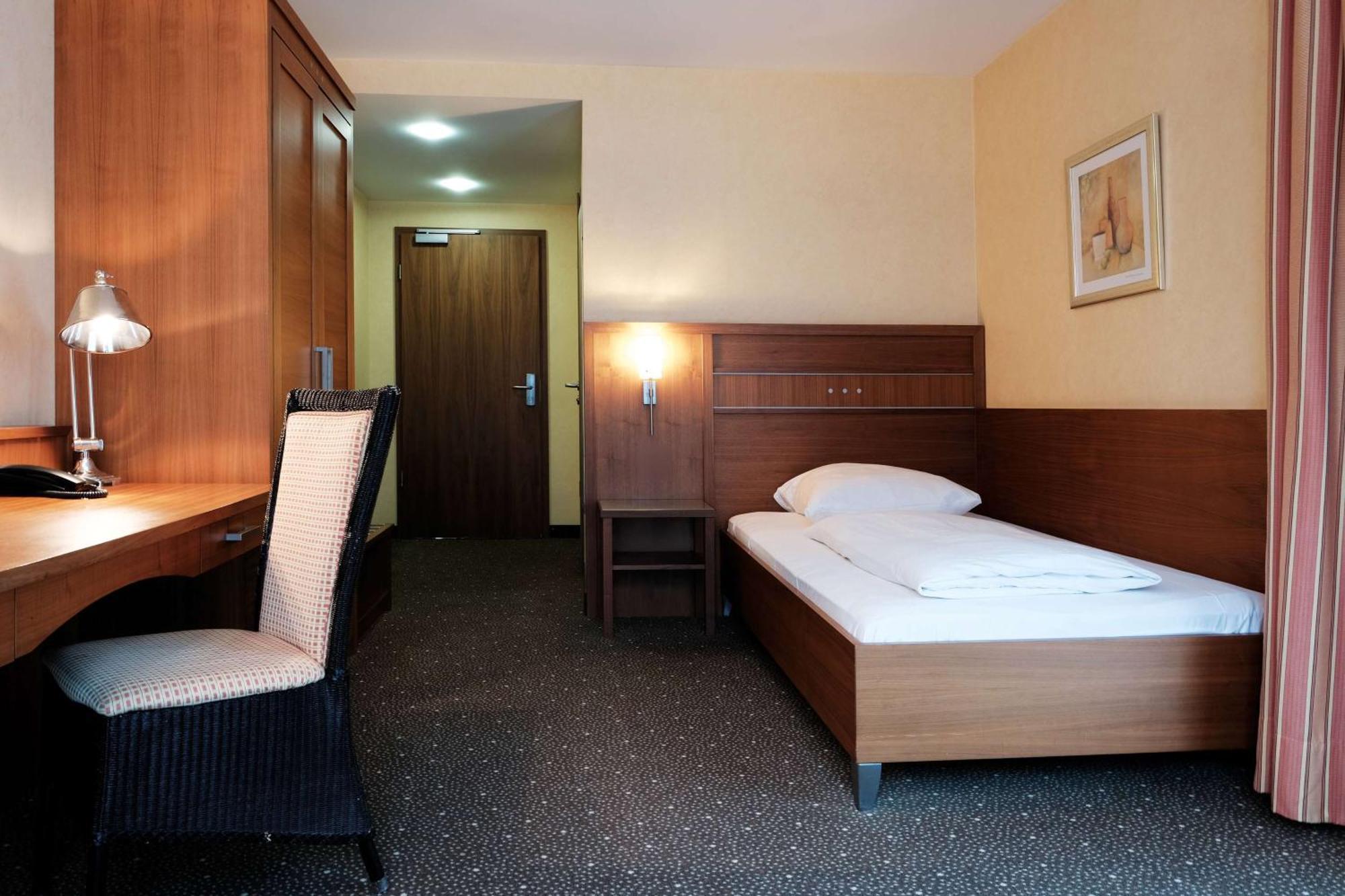 Hotel Ramada By Wyndham Duesseldorf Ratingen Exterior foto