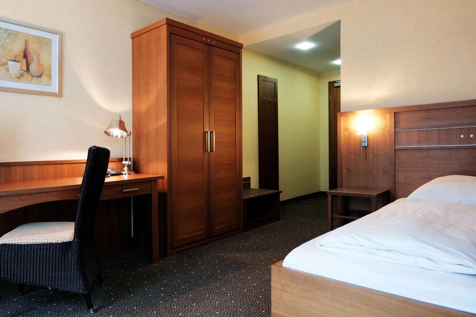 Hotel Ramada By Wyndham Duesseldorf Ratingen Exterior foto