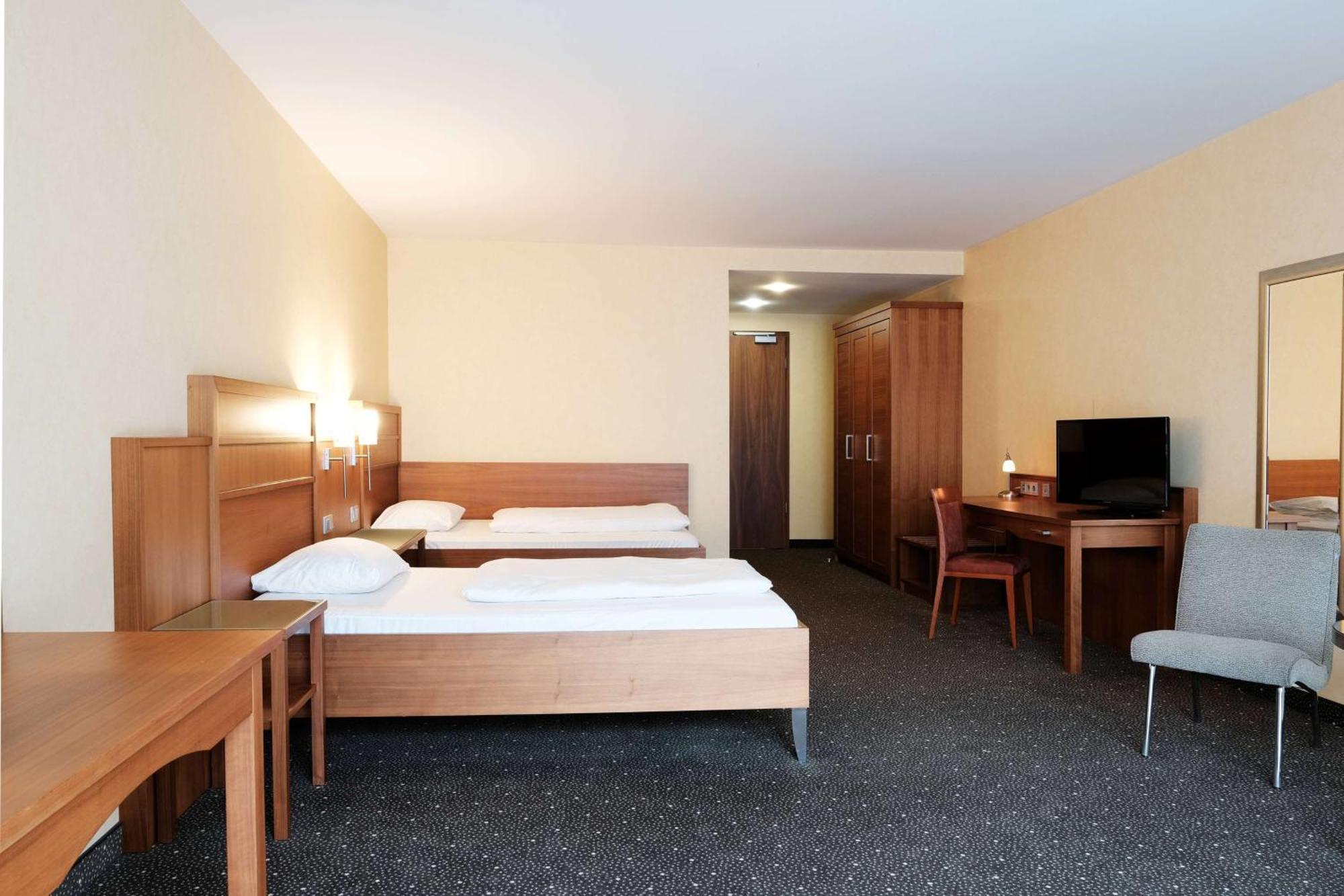 Hotel Ramada By Wyndham Duesseldorf Ratingen Exterior foto
