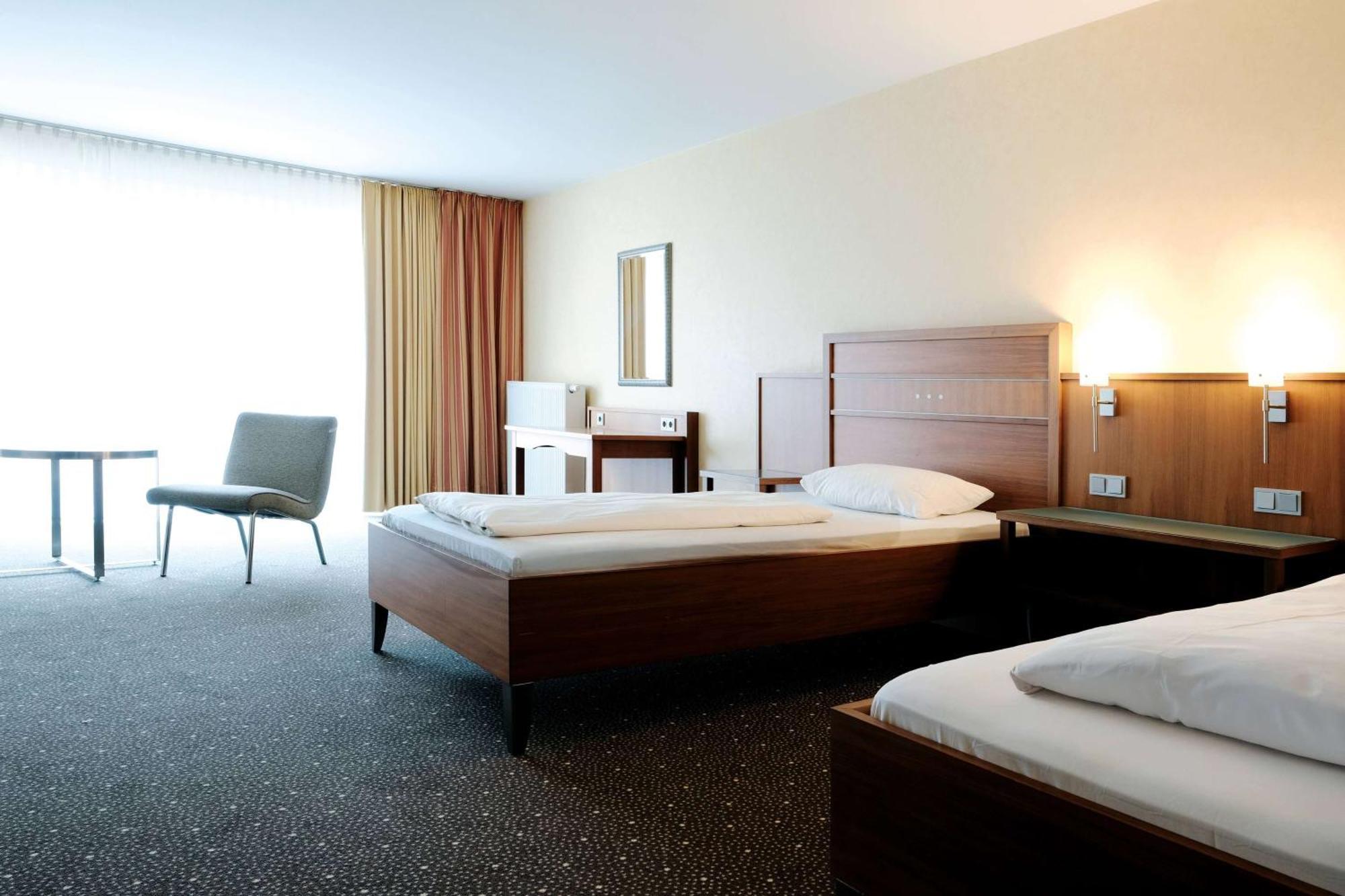 Hotel Ramada By Wyndham Duesseldorf Ratingen Exterior foto
