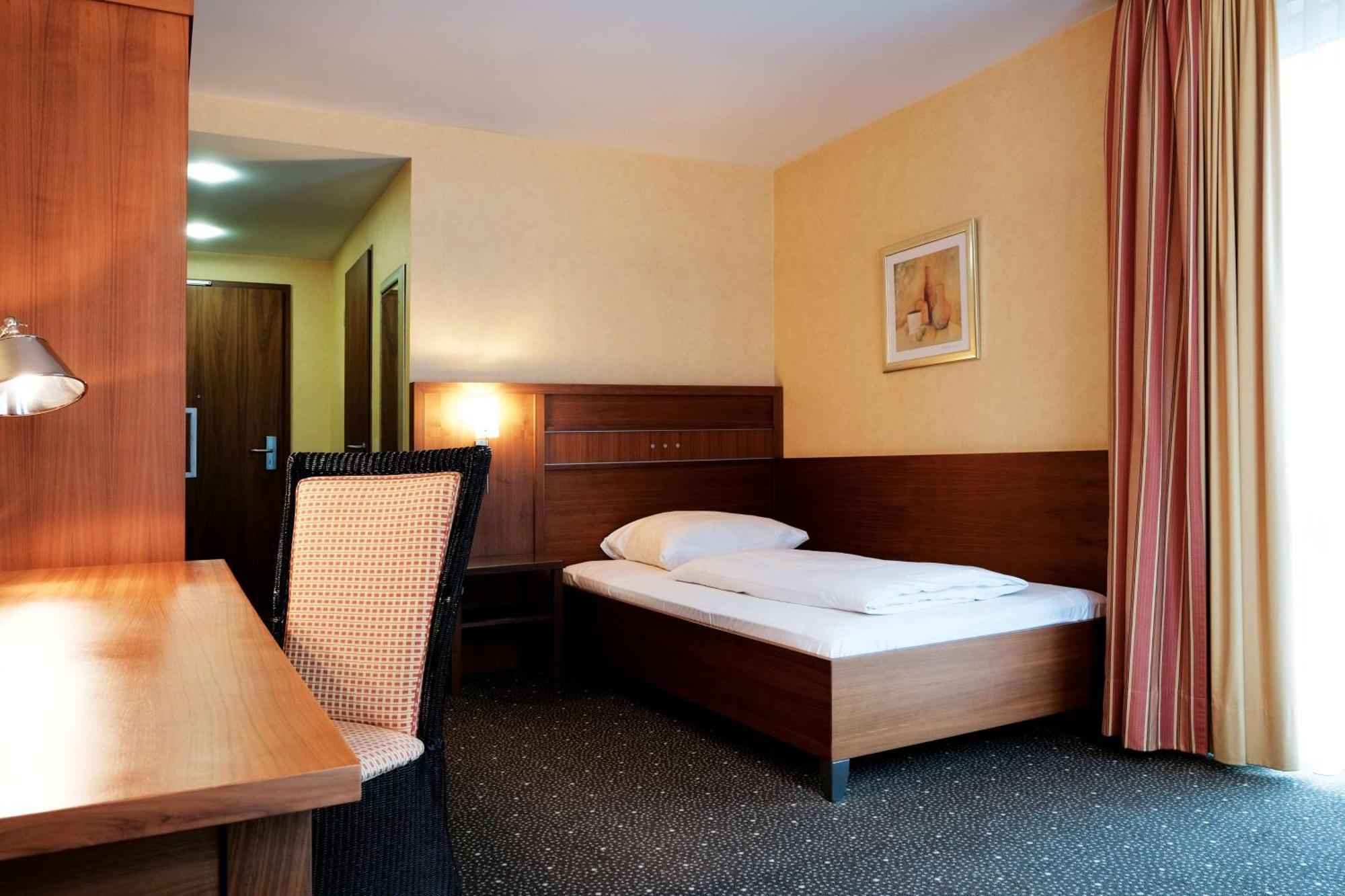 Hotel Ramada By Wyndham Duesseldorf Ratingen Exterior foto