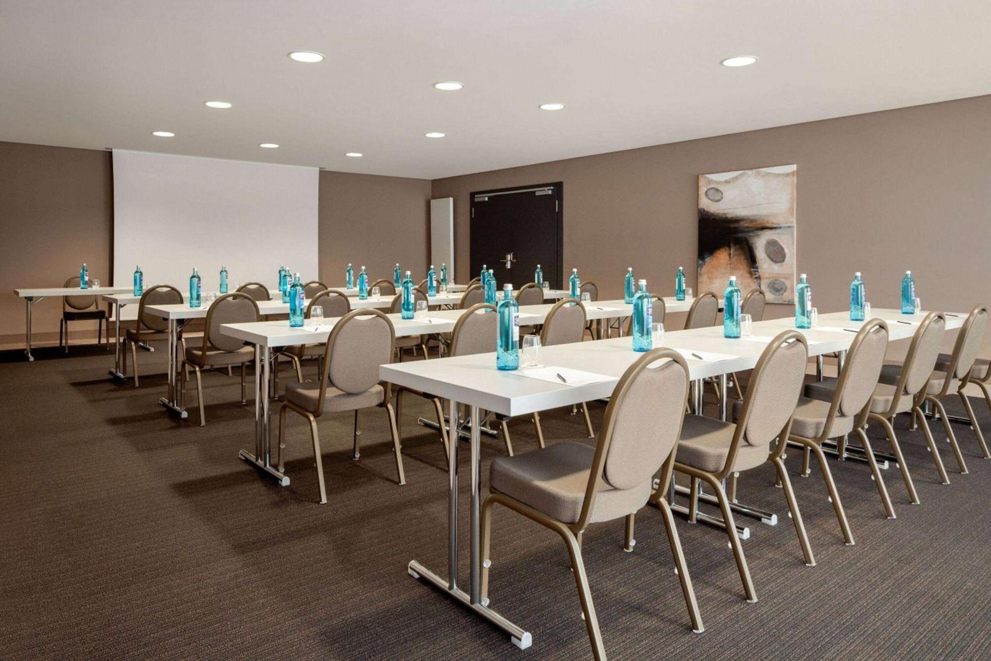 Hotel Ramada By Wyndham Duesseldorf Ratingen Exterior foto