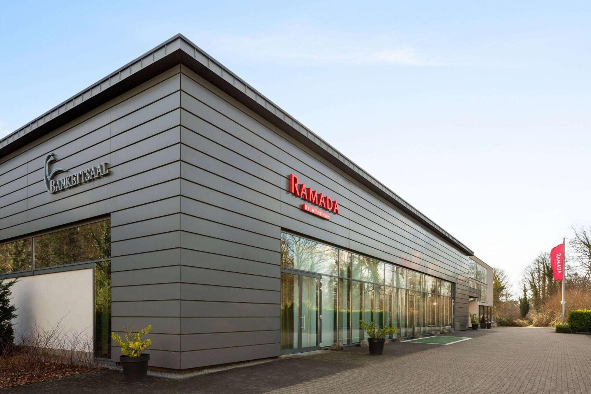 Hotel Ramada By Wyndham Duesseldorf Ratingen Exterior foto